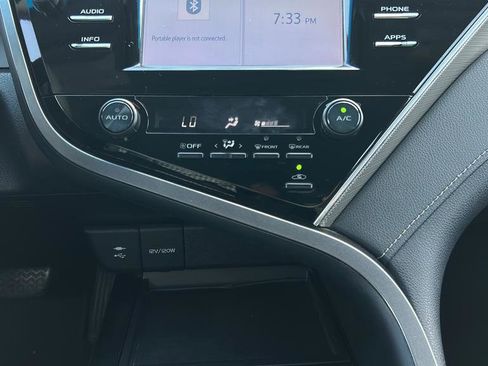 Used 2018 Toyota Camry SE w/ Moonroof Package image 18