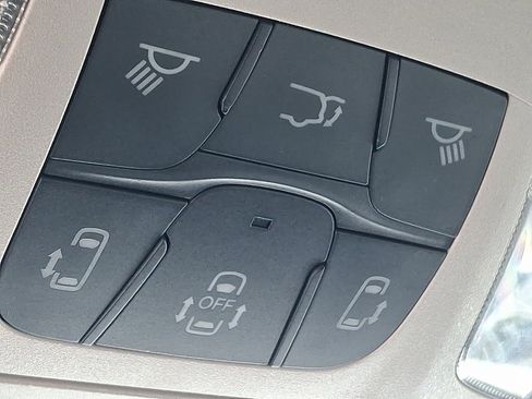 Certified 2024 Chrysler Pacifica Touring-L image 26