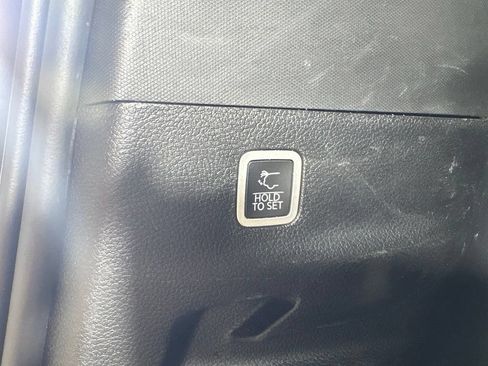 Used 2023 Jeep Wagoneer L Series II RWD image 51