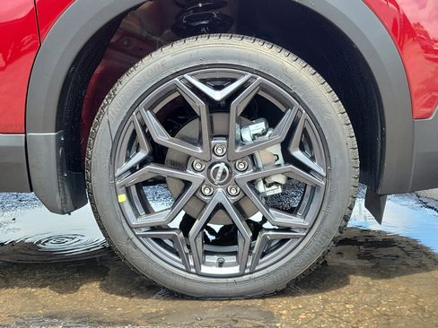 Used 2025 Nissan Kicks SV w/ Charging Package image 5