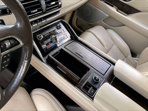 Used 2018 Lincoln Navigator L Reserve w/ Technology Package AWD/4WD image 16