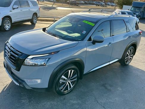 Used 2023 Nissan Pathfinder Platinum w/ Black Appearance Package image 4