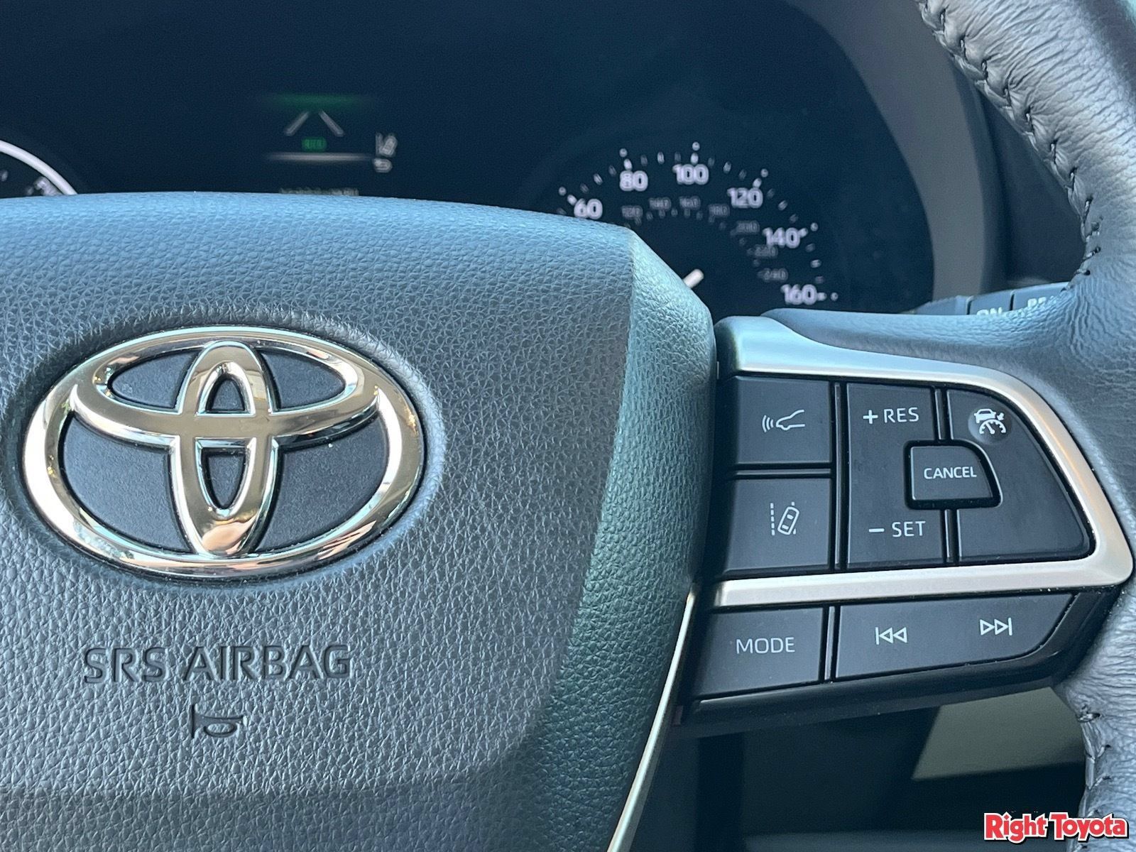 Certified 2024 Toyota Sienna XLE FWD image 24