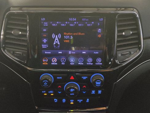 Used 2020 Jeep Grand Cherokee Limited w/ Luxury Group II AWD/4WD image 25