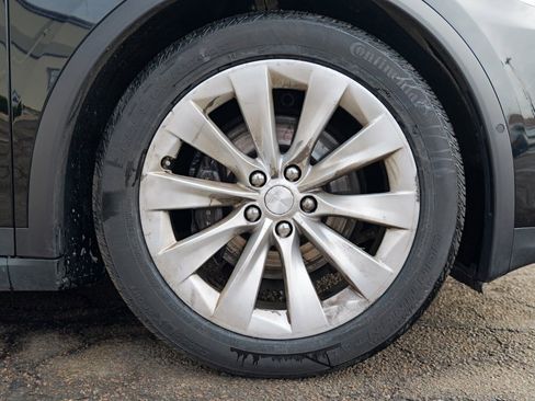 Used 2018 Tesla Model X 75D image 10