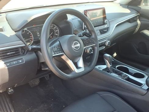 Used 2024 Nissan Altima 2.5 SV FWD image 8