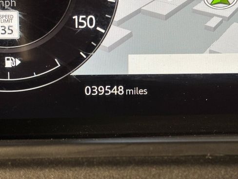 Used 2019 Land Rover Range Rover Velar R-Dynamic SE image 19