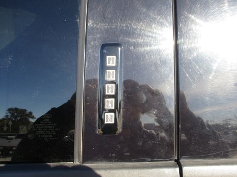 Used 2020 Ford F250 Lariat w/ Lariat Ultimate Package image 4