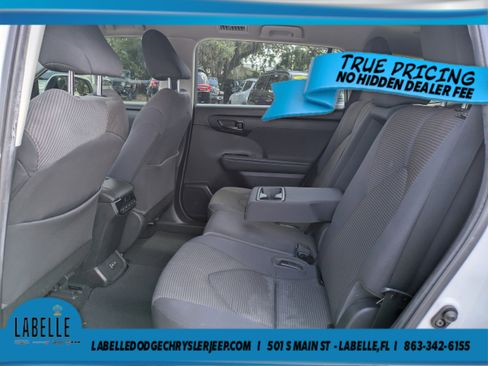 Used 2022 Toyota Highlander LE FWD image 13