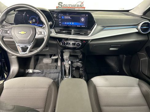 Used 2024 Chevrolet Trax LT w/ Sunroof Package FWD image 18