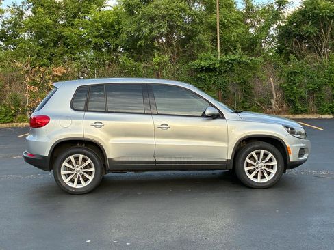 Used 2017 Volkswagen Tiguan Limited w/ Alloy Wheels Package FWD image 5