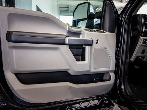 Used 2017 Ford F250 XLT w/ XLT Premium Package image 23