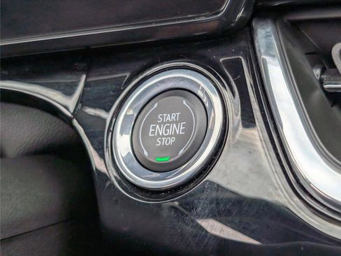 Used 2025 Chevrolet Trax RS w/ Sunroof Package FWD image 23