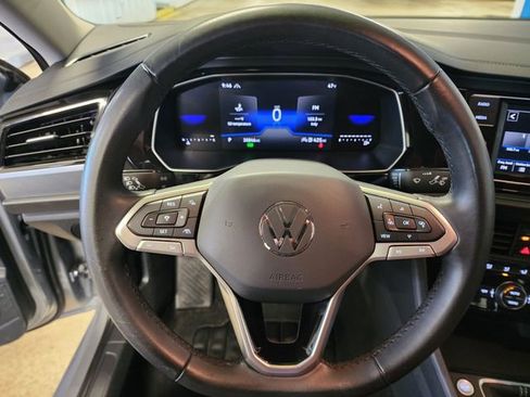 Used 2024 Volkswagen Jetta SE image 19