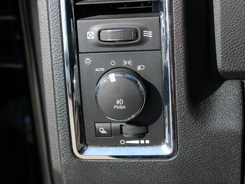 Used 2016 RAM 1500 Laramie w/ Convenience Group AWD/4WD image 28
