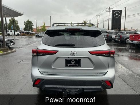 Used 2020 Toyota Highlander XLE AWD/4WD image 10