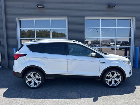 Used 2019 Ford Escape Titanium FWD image 4