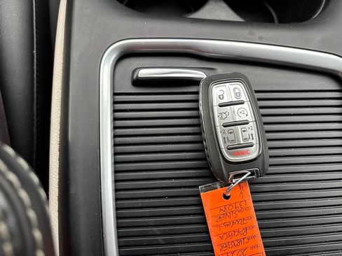 Used 2024 Chrysler Pacifica Touring-L FWD image 18