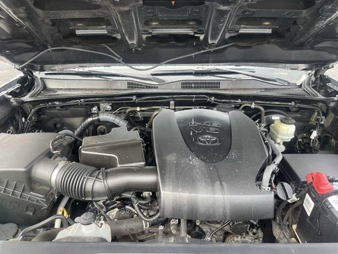 Used 2016 Toyota Tacoma SR5 image 18