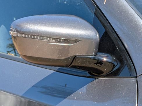 Used 2020 Nissan Pathfinder SV image 10