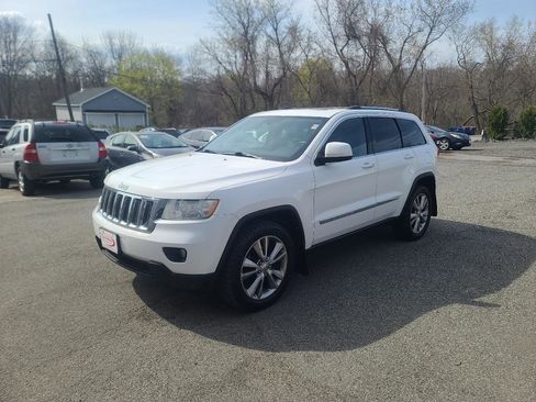 Used 2013 Jeep Grand Cherokee Laredo image 3