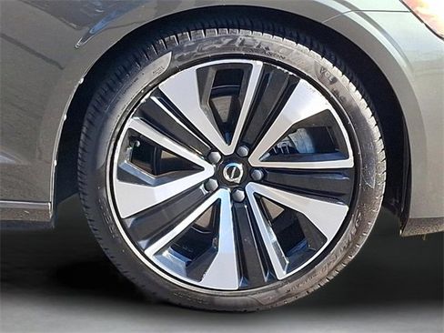 Used 2022 Volvo S60 B5 Momentum w/ Premium Package image 8