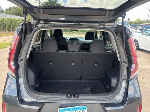 Used 2025 Kia Soul LX w/ LX Technology Package FWD image 30