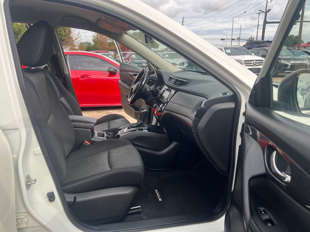 Used 2020 Nissan Rogue SV FWD image 15