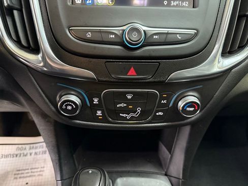 Used 2019 Chevrolet Equinox LT image 33