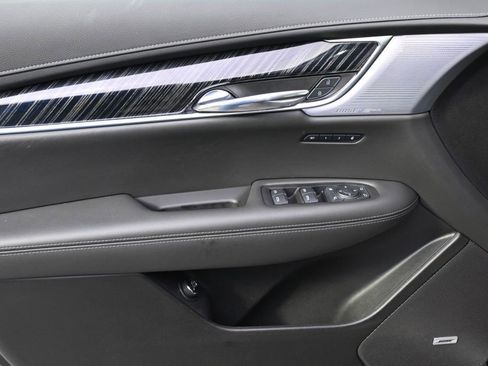 Certified 2025 Cadillac XT6 Premium Luxury w/ Technology Package AWD/4WD image 27