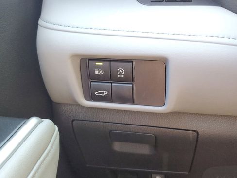 Used 2023 Toyota Highlander LE AWD/4WD image 22