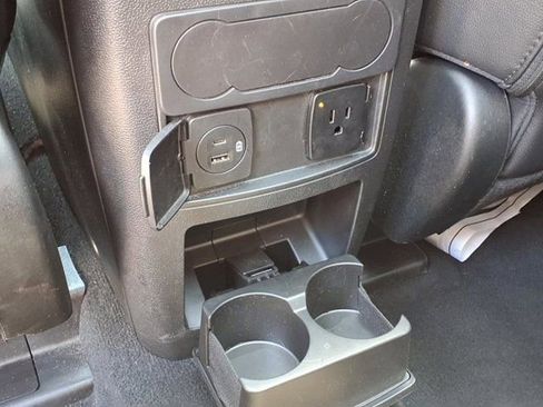 Used 2022 Ford Explorer Limited image 28