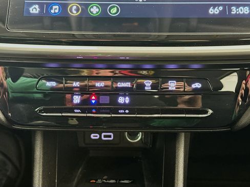 Used 2023 Chevrolet Bolt EUV LT image 22