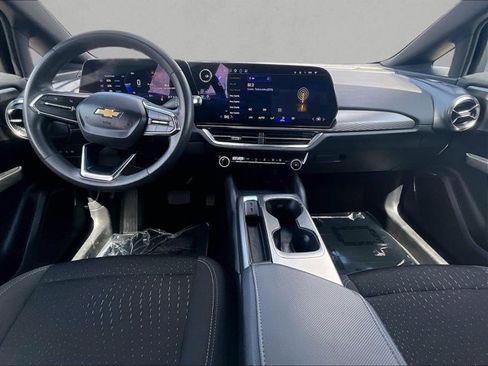 Used 2025 Chevrolet Equinox EV LT FWD image 16