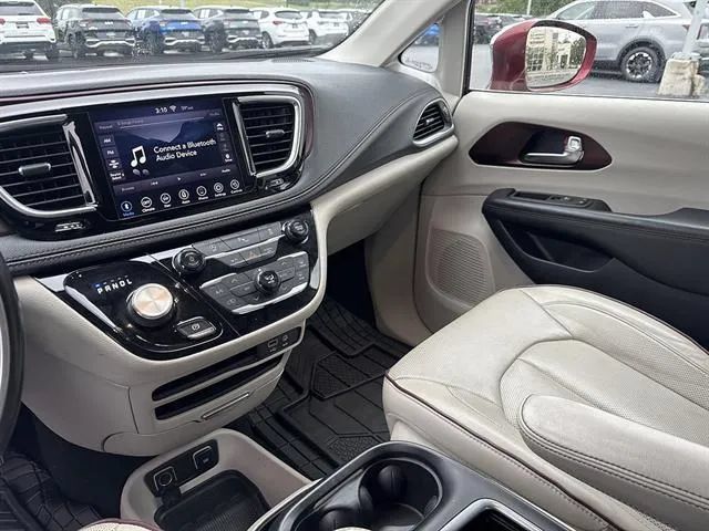 Used 2020 Chrysler Pacifica Limited FWD image 11