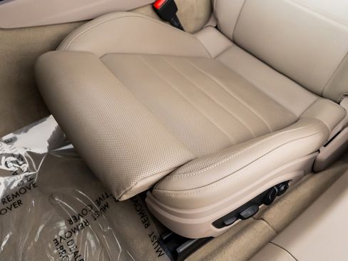 Used 2024 Porsche Panamera 4 w/ Premium Package image 29