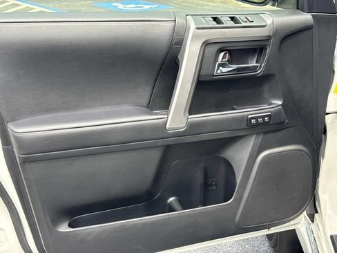 Used 2022 Toyota 4Runner Limited AWD/4WD image 17