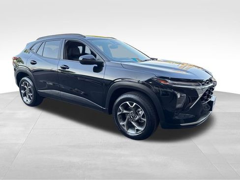 Certified 2025 Chevrolet Trax LT w/ Driver Confidence Package FWD image 7