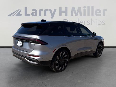 Used 2024 Lincoln Nautilus Reserve w/ Equipment Group 202A AWD/4WD image 6
