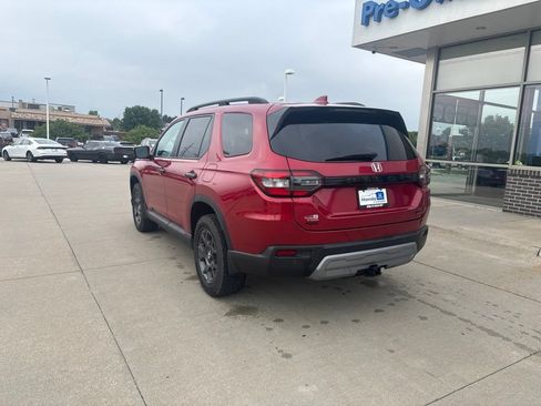 Certified 2025 Honda Pilot TrailSport image 7
