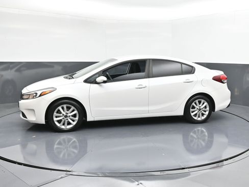 Used 2017 Kia Forte LX w/ LX Popular Package image 5