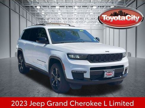 Used 2023 Jeep Grand Cherokee L Limited w/ Black Appearance Package AWD/4WD image 1