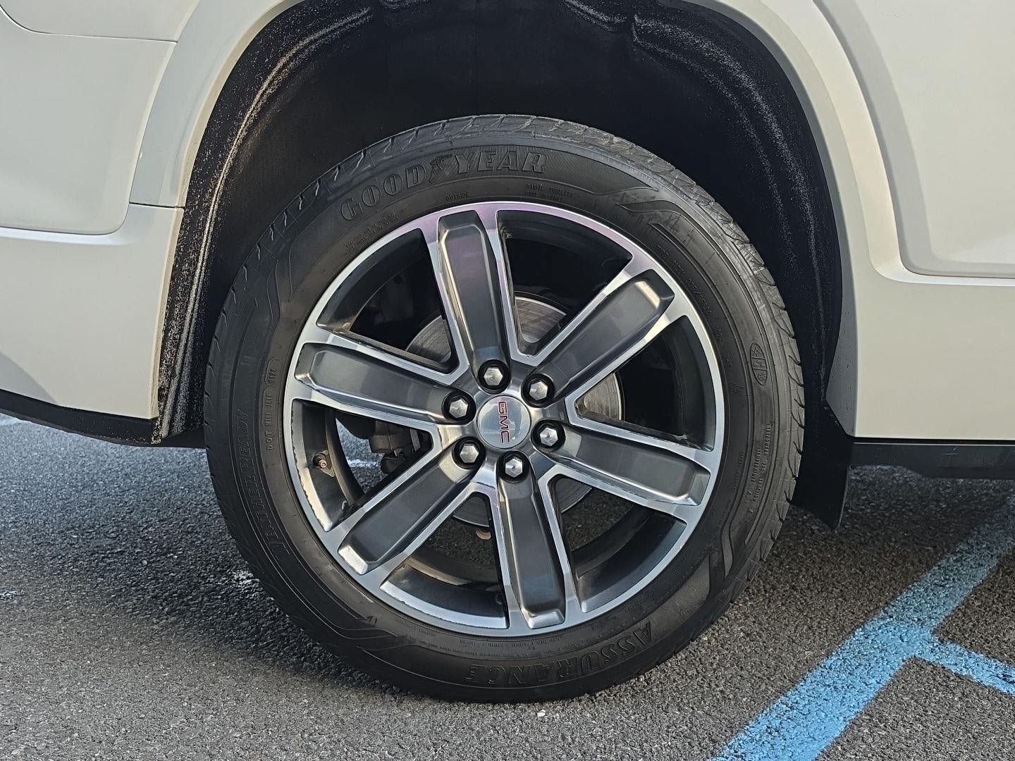 Used 2019 GMC Acadia Denali w/ Technology Package AWD/4WD image 17