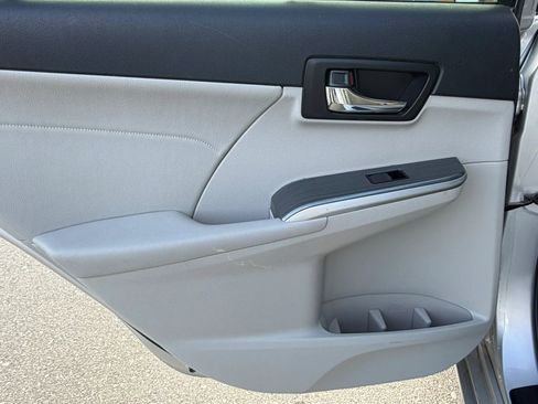 Used 2013 Toyota Camry XLE w/ Leather Pkg FWD image 12