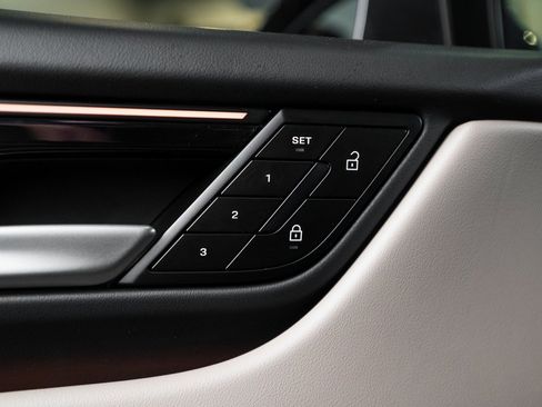 Used 2025 Porsche Macan Electric image 20