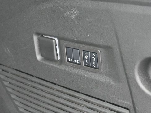 Used 2024 GMC Yukon XL Denali w/ Max Trailering Package image 10