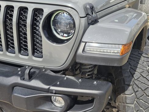 Used 2023 Jeep Gladiator Sport AWD/4WD image 11