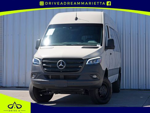 Used 2023 Mercedes-Benz Sprinter 2500 image 1