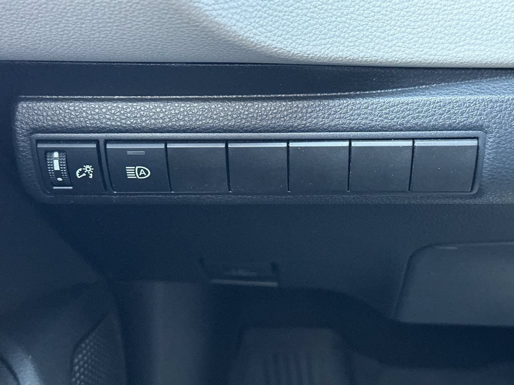 Used 2020 Toyota Corolla LE FWD image 28