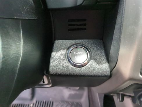 Used 2017 Ford F150 Platinum w/ Equipment Group 701A Luxury AWD/4WD image 30